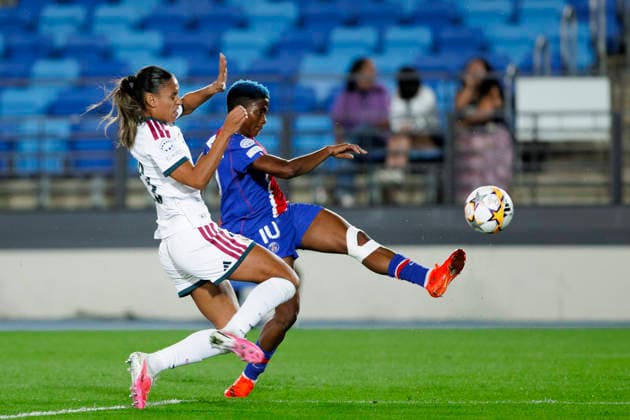 UEFA Women s Champions League - Real Madrid vs Paris Saint-Germain MADRID, SPAIN -September 22:Rasheedat Ajibade of Paris Saint-Germain attempts a shot during the UEFA Women s Champions League match between Real Madrid and Paris Saint-Germain at Alfredo Di Stefano stadium in Madrid.(Photo by Guille Martinez f22photo) Madrid Alfredo Di Stefano Stadium Spain Copyright: xGuillermoxMartinezx