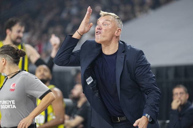 Fenerbahce Tarfin v Besiktas 39th Turkish Presidential Cup Head Coach of Fenerbahce Tarfin, Saras Jasikevicius reacts during the 39th Turkish Presidential Cup match between Fenerbahce Tarfin and Besiktas on September 22, 2026 in Istanbul, Turkey. Istanbul Turkey Copyright: xYagizxGurtug PSxImagesxYagizxGurtug PSxImagesx
