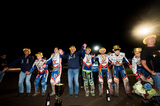 260922 Dackarna Malilla celebrates after Game 2 of the Elitserien finals between Västervik and Dackarna Malilla on September 22, 2026, in Västervik  Copyright: OSCARxWALLIN BB260922BB642