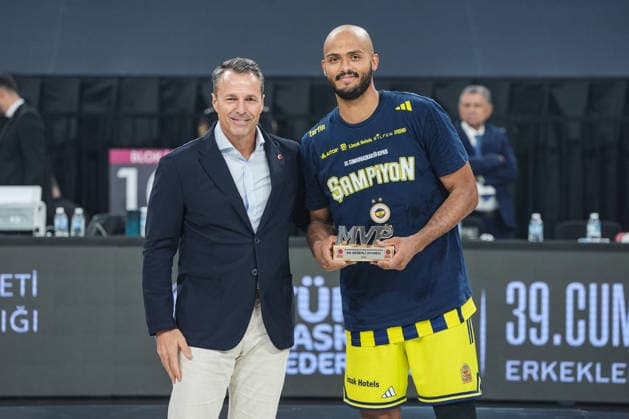 Fenerbahce Tarfin celebrates Presidents Cup Victory ISTANBUL, TURKIYE - SEPTEMBER 22: Shavon Shields earns the most valuable player (MVP) trophy as Fenerbahce Tarfin players celebrate after winning the 39th Men s Presidents Cup by defeating Besiktas at Sinan Erdem Sports Hall in Istanbul, Turkiye, on September 22, 2026. Cemal Yurttas Anadolu Istanbul Turkey. Editorial use only. Please get in touch for any other usage.  Copyright: x2026xAnadoluxCemalxYurttasx