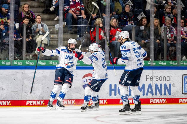 September 22, 2026 Ice Hockey Season 2026–2027 Penny DEL Nuremberg Ice Tigers Icetigers Adler Mannheim ThHa xthxhax Goal celebration, joy, Cheers: Max Calce 39, Adler Mannheim; Alexander Ehl 28, Adler Mannheim; Nicolas Mattinen 52, Adler Mannheim