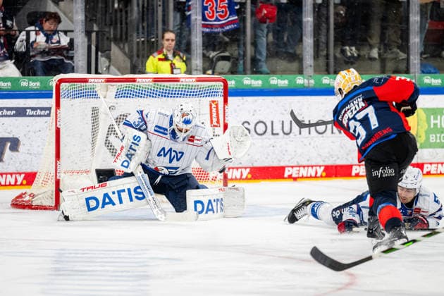 September 22, 2026, 2026–2027 Ice Hockey Season, Penny DEL, Nuremberg Ice Tigers, Icetigers, Adler Mannheim, ThHa xthxhax, Goal by Tyler Spezia (37), Nuremberg Ice Tigers (NIT) against Jake Hildebrand (30), Adler Mannheim