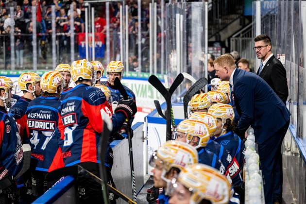 September 22, 2026 Ice Hockey Season 2026–2027 Penny DEL Nuremberg Ice Tigers Icetigers Adler Mannheim ThHa xthxhax Mitch O Keefe, Head Coach of the Nuremberg Ice Tigers (NIT), speaks with the team