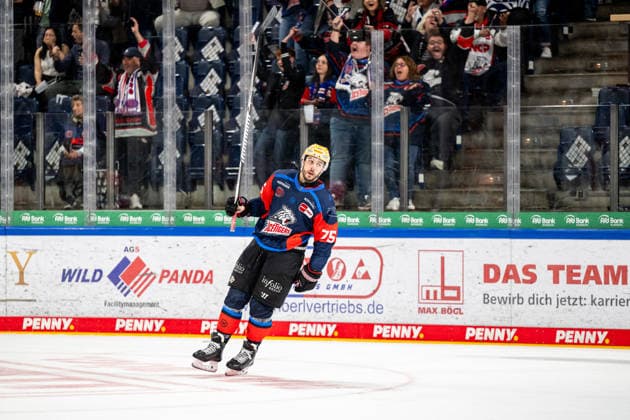 September 22, 2026, 2026–2027 Ice Hockey Season, Penny DEL, Nuremberg Ice Tigers, Icetigers, Adler Mannheim, ThHa xthxhax, Goal celebration, joy, cheering, Samuel Dove McFall s 75th goal, Nuremberg Ice Tigers, NIT