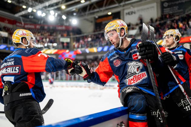 September 22, 2026, 2026–2027 Ice Hockey Season, Penny DEL, Nuremberg Ice Tigers, Icetigers, Adler Mannheim, ThHa xthxhax, Goal celebration, joy, cheering, Evan Barratt 10, Nuremberg Ice Tigers, NIT