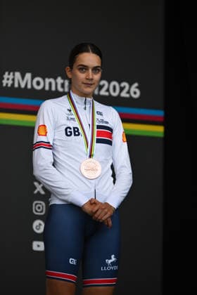 2026 UCI Road World Championships Picture by Zac Williams SWpix.com - 22 09 2026 - Cycling - 2026 UCI Road World Championships - MontrÃ al, Canada - Women Junior Individual Time Trial (ITT) Podium - Aalia Clay (Great Britain) receiving the Bronze Medal Copyright: x xSWpix.comx(t axPhotographyxHubxLtd)xZacxWilliams SWpix.comx SWP-3521-1793