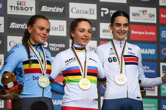 2026 UCI Road World Championships Picture by Zac Williams SWpix.com - 22 09 2026 - Cycling - 2026 UCI Road World Championships - MontrÃ al, Canada - Women Junior Individual Time Trial (ITT) Podium - Maria OkruciÅ ska (Poland) wins the Gold Medal to become World Champion with Yana Decruyenaere (Belgium) receiving the Silver Medal and Yana Decruyenaere (Belgium) receiving the Bronze Medal Copyright: x xSWpix.comx(t axPhotographyxHubxLtd)xZacxWilliams SWpix.comx SWP-3521-1805