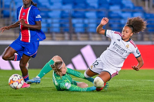 September 22, 2026, Madrid, Madrid, Spain: 12 FELICIA SCHRODER of Real Madrid CF Femenino in action run with the ball during the Women s Champions League match between REAL MADRID FEMENINO and PARIS SAINT-GERMAIN FC, held on September 22, 2026, in Valdebebas, Madrid, Spain. Madrid Spain - ZUMAc312 20260922_zsp_c312_102 Copyright: xOscarxManuelxSanchezx