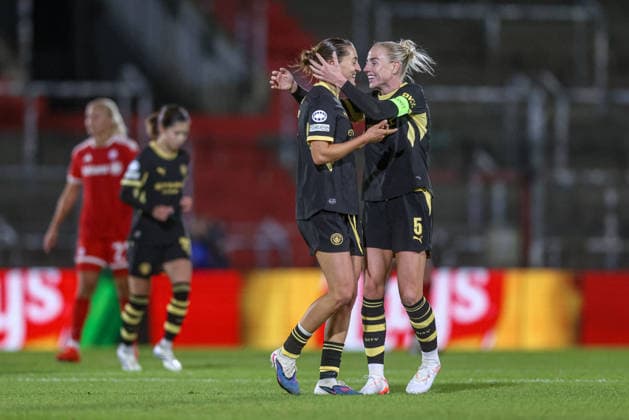 GER, Munich, FC Bayern Munich vs. Manchester City, Women s Champions League, Soccer, UEFA, 2026–2027 Season, uhlsport Park, Matchday 1 in pictures: from left, Carlotta Wamser (Manchester City Women, 37), goal, celebration and joy, emotions, goal scored by Alex Greenwood, Manchester City Women 5. DFB and DFL regulations prohibit any use of photographs as image sequences and or quasi-video. September 22, 2026 Copyright: HMBxMedia HendrikxHamelau