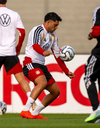 September 22, 2026, German National Soccer Team (DFB), training camp in Herzogenaurach, at the ADIDAS headquarters, ahead of the UEFA Nations League matches, Nadiem Amiri: Germany on the Ball