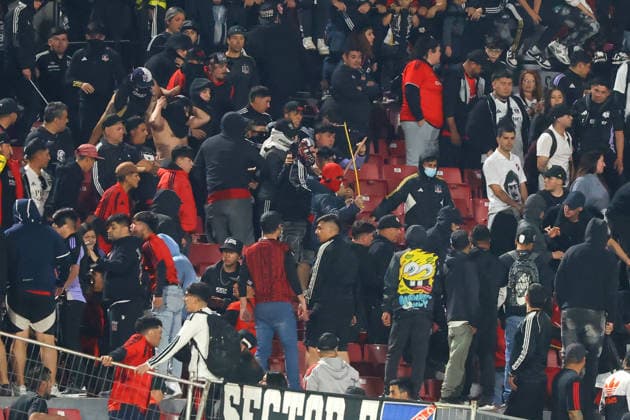 Futbol, Audax Italiano vs Colo Colo. Octavos de Final, Copa Chile 2026. Hinchas de Colo Colo son fotografiados durante el partido de ida de la Copa Chile contra Audax Italiano disputado en el estadio Nacional de Santiago, Chile. 22 09 2026 Jonnathan Oyarzun Photosport Football, Audax Italiano vs Colo Colo. Round of 16, 2026 Copa Chile Championship. Colo Colo™s fans are pictured during the first leg of Copa Chile Championship match against Audax Italiano at Nacional stadium in Santiago, Chile. 22 09 2026 Jonnathan Oyarzun Photosport Audax Italiano vs Colo Colo, Copa Chile 2026 
