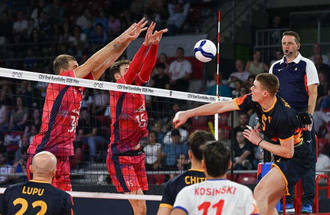 France Storms Into EuroVolley Semis With Dominant Straight-Sets Sweep Over Romania SOFIA, BULGARIA - SEPTEMBER 22: Mathis Henno ( 15) and Simon Magnin ( 35) of France leap to form a defensive wall at the net against a Romanian attack at the CEV Enel EuroVolley 2026 Men at Arena 8888 Sofia in Sofia, Bulgaria, on September 22, 2026. Sofia Bulgaria  Copyright: xArturxWidakx originalFilename:widak-francest260922_npQZE.jpg