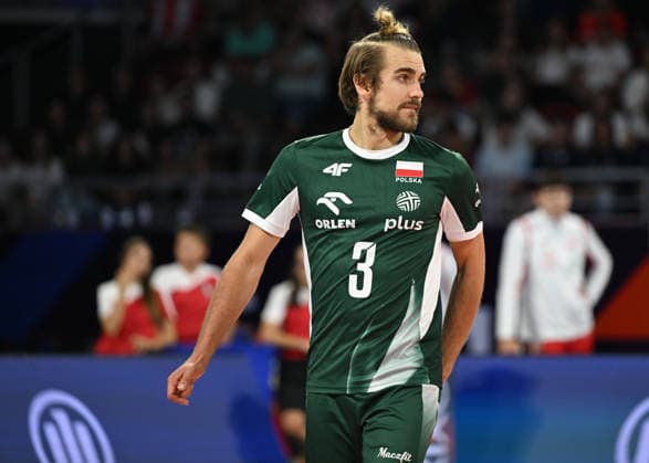 Poland And Germany Battle For Semifinal Spot At EuroVolley 2026 SOFIA, BULGARIA - SEPTEMBER 22: Libero Jakub Popiwczak ( 3) of Poland tracks the play on court during their intensive CEV Enel EuroVolley 2026 Men quarterfinal match against Germany at Arena 8888 Sofia in Sofia, Bulgaria, on September 22, 2026. Sofia Bulgaria  Copyright: xArturxWidakx originalFilename:widak-polandan260922_npw5V.jpg