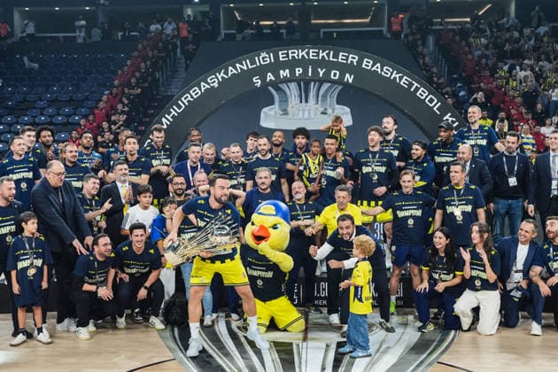 Fenerbahce Tarfin celebrates Presidents Cup Victory ISTANBUL, TURKIYE - SEPTEMBER 22: Fenerbahce Tarfin players celebrate after winning the 39th Men s Presidents Cup by defeating Besiktas at Sinan Erdem Sports Hall in Istanbul, Turkiye, on September 22, 2026. Cemal Yurttas Anadolu Istanbul Turkey. Editorial use only. Please get in touch for any other usage.  Copyright: x2026xAnadoluxCemalxYurttasx