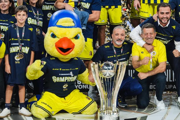 Fenerbahce Tarfin celebrates Presidents Cup Victory ISTANBUL, TURKIYE - SEPTEMBER 22: Fenerbahce Tarfin players celebrate after winning the 39th Men s Presidents Cup by defeating Besiktas at Sinan Erdem Sports Hall in Istanbul, Turkiye, on September 22, 2026. Cemal Yurttas Anadolu Istanbul Turkey. Editorial use only. Please get in touch for any other usage.  Copyright: x2026xAnadoluxCemalxYurttasx