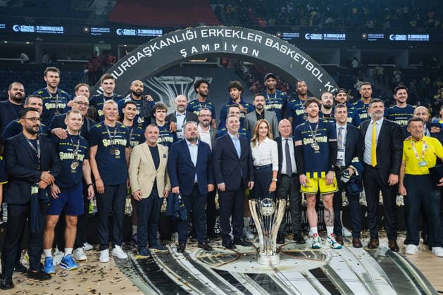 Fenerbahce Tarfin celebrates Presidents Cup Victory ISTANBUL, TURKIYE - SEPTEMBER 22: Fenerbahce Tarfin players celebrate after winning the 39th Men s Presidents Cup by defeating Besiktas at Sinan Erdem Sports Hall in Istanbul, Turkiye, on September 22, 2026. Cemal Yurttas Anadolu Istanbul Turkey. Editorial use only. Please get in touch for any other usage.  Copyright: x2026xAnadoluxCemalxYurttasx