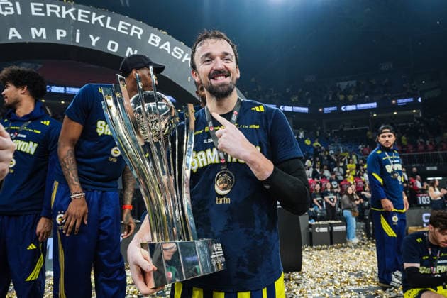 Fenerbahce Tarfin celebrates Presidents Cup Victory ISTANBUL, TURKIYE - SEPTEMBER 22: Sertac Sanli of Fenerbahce celebrates after winning the 39th Men s Presidents Cup by defeating Besiktas at Sinan Erdem Sports Hall in Istanbul, Turkiye, on September 22, 2026. Cemal Yurttas Anadolu Istanbul Turkey. Editorial use only. Please get in touch for any other usage.  Copyright: x2026xAnadoluxCemalxYurttasx