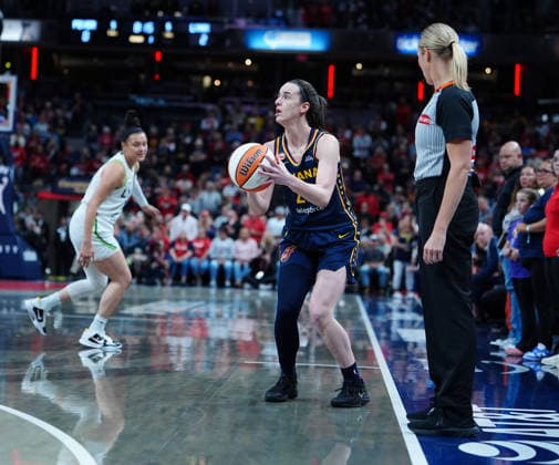 INDIANAPOLIS, IN - SEPTEMBER 22: Indiana Fever guard Caitlin Clark (22) makes a 3 point shot against the Minnesota Lynx on September 22, 2026, at Gainbridge Fieldhouse in Indianapolis, Indiana. (Photo by Brian Spurlock Icon Sportswire) WNBA, Basketball Damen, USA SEP 22 Minnesota Lynx at Indiana Fever EDITORIAL USE ONLY Icon2609222