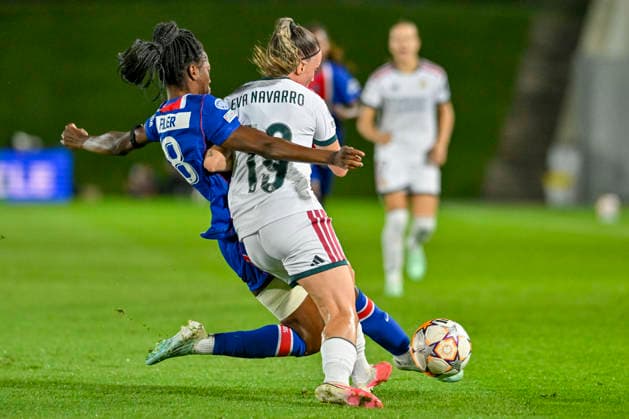September 22, 2026, Madrid, Madrid, Spain: 8 YAYA (VITORIA YAYA) of Paris Saint-Germain FC and 19 EVA NAVARRO of Real Madrid CF Femenino disputes a ball during the Women s Champions League match between REAL MADRID FEMENINO and PARIS SAINT-GERMAIN FC, held on September 22, 2026, in Valdebebas, Madrid, Spain. Madrid Spain - ZUMAc312 20260922_zsp_c312_034 Copyright: xOscarxManuelxSanchezx