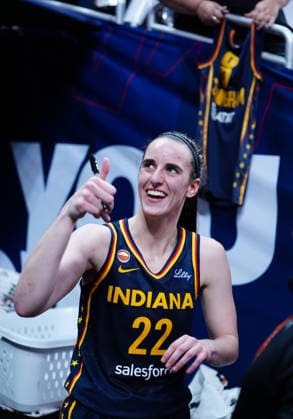 INDIANAPOLIS, IN - SEPTEMBER 22: Indiana Fever guard Caitlin Clark (22) gives a thumbs up to a fan as Caitlin Clarks signs autographs after defeating the Minnesota Lynx on Fan Appreciation Night on September 22, 2026, at Gainbridge Fieldhouse in Indianapolis, Indiana. (Photo by Brian Spurlock Icon Sportswire) WNBA, Basketball Damen, USA SEP 22 Minnesota Lynx at Indiana Fever EDITORIAL USE ONLY Icon26092231