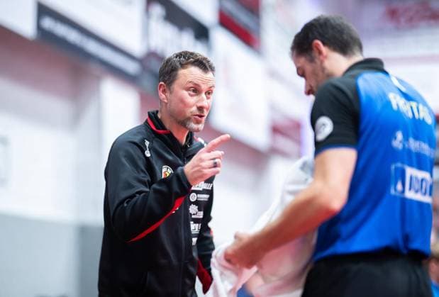 TABLE TENNIS 1ST BUNDESLIGA SEASON 2026–2027, MATCHDAY 5: MÜHLHAUSEN VS. DUESSELDORF ** FOR EDITORIAL USE ONLY ** EDITORIAL USE ONLY ** p 22 09 2026 Mühlhausen Table Tennis 1st Bundesliga Season 2026–2027 Match Day 5 LOTTO Thüringen Center Court Post SV Mühlhausen vs. Borussia Düsseldorf Pictured: Marcos Freitas of Post SV Mühlhausen, Coach Erik Schreyer, Post SV Mühlhausen, Germany, Thuringia, Mühlhausen. Copyright SaschaxFromm Copyright: SaschaxFromm doc87pxcakdgz9wag8q9ng ,EDITORIAL USE ONLY Copyright: SaschaxFromm