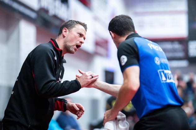 TABLE TENNIS 1ST BUNDESLIGA SEASON 2026–2027, MATCHDAY 5: MÜHLHAUSEN VS. DÜSSELDORF ** FOR EDITORIAL USE ONLY ** EDITORIAL USE ONLY ** p 22 09 2026 Mühlhausen Table Tennis 1st Bundesliga Season 2026–2027 Match Day 5 LOTTO Thüringen Center Court Post SV Mühlhausen vs. Borussia Düsseldorf Pictured: Marcos Freitas of Post SV Mühlhausen, Coach Erik Schreyer, Post SV Mühlhausen, Germany, Thuringia, Mühlhausen. Copyright SaschaxFromm Copyright: SaschaxFromm doc87pxd9h0yahyk1ex197 ,EDITORIAL USE ONLY Copyright: SaschaxFromm