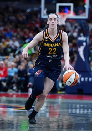 INDIANAPOLIS, IN - SEPTEMBER 22: Indiana Fever guard Caitlin Clark (22) brings the ball up court during a game against the Minnesota Lynx on September 22, 2026, at Gainbridge Fieldhouse in Indianapolis, Indiana. (Photo by Brian Spurlock Icon Sportswire) WNBA, Basketball Damen, USA SEP 22 Minnesota Lynx at Indiana Fever EDITORIAL USE ONLY Icon26092253