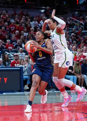 INDIANAPOLIS, IN - SEPTEMBER 22: Indiana Fever guard Kelsey Mitchell (0) drives to the basket against Minnesota Lynx forward Napheesa Collier (24) on September 22, 2026, at Gainbridge Fieldhouse in Indianapolis, Indiana. (Photo by Brian Spurlock Icon Sportswire) WNBA, Basketball Damen, USA SEP 22 Minnesota Lynx at Indiana Fever EDITORIAL USE ONLY Icon26092258