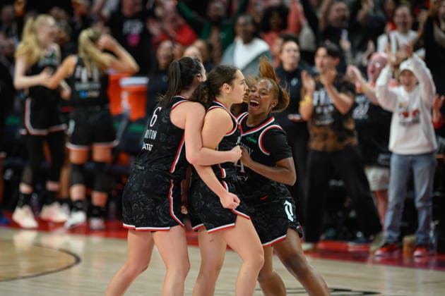 Portland, Oregon - September 22nd: Charisma Osborne and Carla Leite of Portland Fire celebrates her big shot to go over the Valkyries during the Womens National Basketball Association game between Portland Fire and Golden State Valkyries at Moda Center on September 22nd, 2026 in Portland, Oregon. Copyright: xDanteyxBuitureidax xSPPx Sportspressphoto_SPR237521