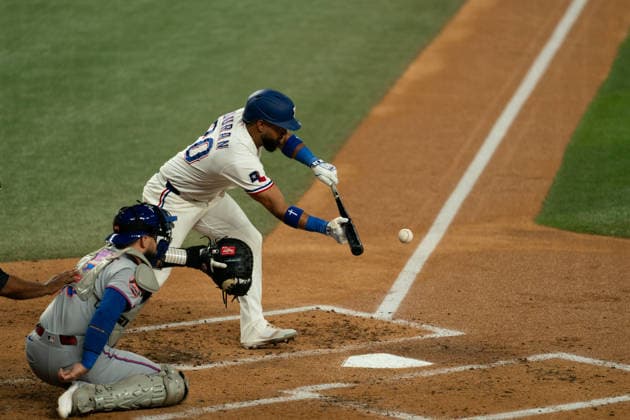 New York Mets Vs Texas Rangers - September 22, 2026 Ezequiel Duran of the Texas Rangers attempts a bunt during the game between the New York Mets and Texas Rangers at Globe Life Field in Arlington, Texas, on September 22, 2026. Arlington Texas United States  Copyright: xSethxGarberx originalFilename:garber-newyorkm260922_npKIk.jpg
