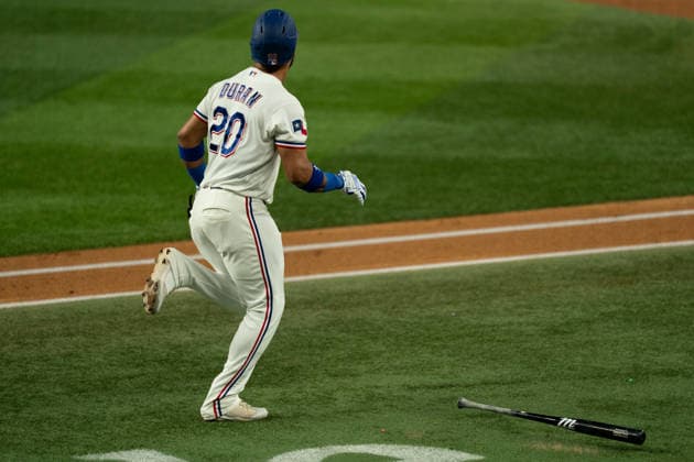 New York Mets Vs Texas Rangers - September 22, 2026 Ezequiel Duran of the Texas Rangers watches a batted ball during the game between the New York Mets and Texas Rangers at Globe Life Field in Arlington, Texas, on September 22, 2026. Arlington Texas United States  Copyright: xSethxGarberx originalFilename:garber-newyorkm260922_npRBZ.jpg