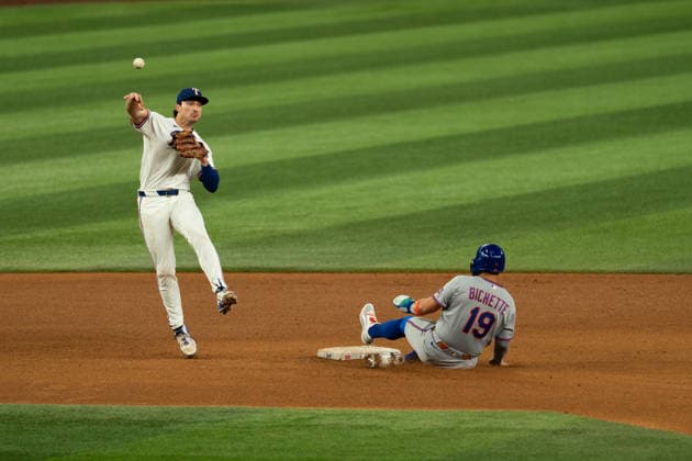 New York Mets Vs Texas Rangers - September 22, 2026 Justin Foscue of the Texas Rangers attempts a double play during the game between the New York Mets and Texas Rangers at Globe Life Field in Arlington, Texas, on September 22, 2026. Arlington Texas United States  Copyright: xSethxGarberx originalFilename:garber-newyorkm260922_npXep.jpg