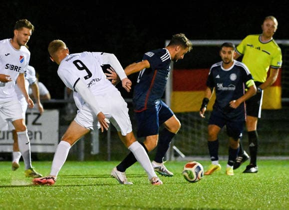 September 22, 2026, xpsx, Hessen Cup Round of 16, Germania Dörnigheim vs. TSV Steinbach Haiger; from left: Ertan Hajdaraj (Steinbach), Emanuel Becker (Dörnigheim), Maintal, Hessen, Germany, DEU