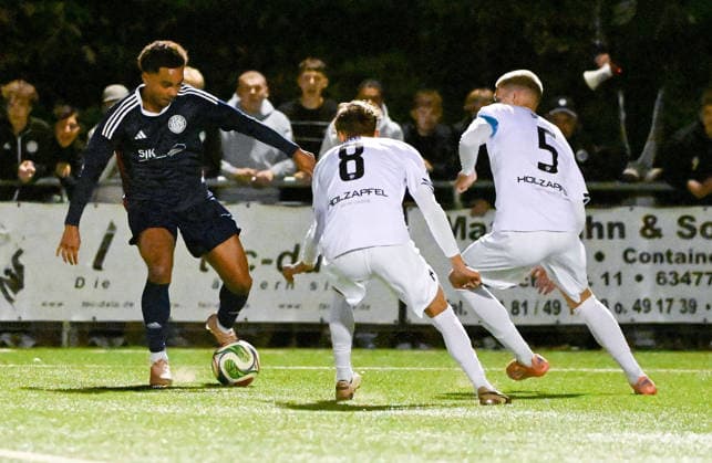 September 22, 2026, xpsx, Soccer: Hessen Cup Round of 16, Germania Doernigheim vs. TSV Steinbach Haiger; from left: Ronaldo, Obinna, Torres, Euchrich (Steinbach); Levin Müller (Steinbach); Dawyn Paul Donner (Steinbach); Maintal, Hessen, Germany (DEU)