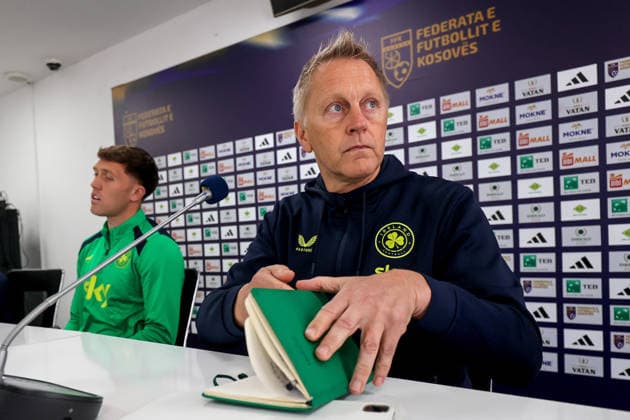 Republic of Ireland press conference, PK, Pressekonferenz Fadil Vokrri Stadium, Pristina, Kosovo 23 9 2026 Manager Heimir Hallgrimsson Heimir Hallgrimsson 23 9 2026  Copyright: xx RB3_1775