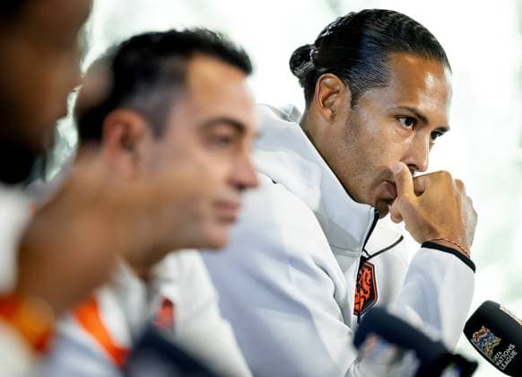 ZEIST - National coach Xavi Hernandez and Virgil van Dijk during a press conference, PK, Pressekonferenz at the KNVB Campus in preparation for the Nations League match against Germany. KOEN VAN WEEL ANP xVIxANPxSportx xxANPxIVx 569760831 originalFilename: 569760831.jpg