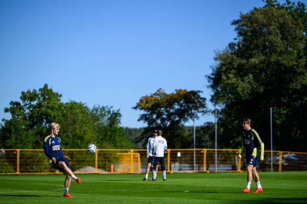 September 23, 2026: Lucas Bergvall and Elliot Stroud of the Swedish men’s national soccer team at a training session on September 23, 2026 in Stockholm. Photo by Jesper Zerman, BILDBYRAN, code JZ JZ0756: soccer, football, fotball, Nations League, UEFA Nations League, training, practice, Sweden, Sweden A, bbeng Copyright: JESPERxZERMAN BB260923JZ001