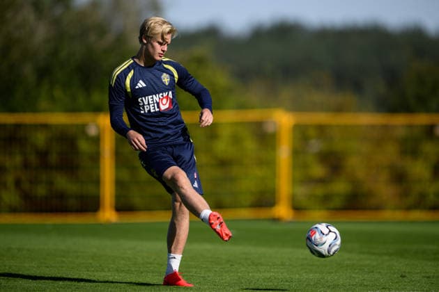 September 23, 2026: Lucas Bergvall of the Swedish men s national soccer team at a training session on September 23, 2026 in Stockholm. Photo by Jesper Zerman, BILDBYRAN, code JZ JZ0756. soccer, football, fotball, Nations League, UEFA Nations League, practice, training, Sweden, Sweden A, bbeng Copyright: JESPERxZERMAN BB260923JZ011