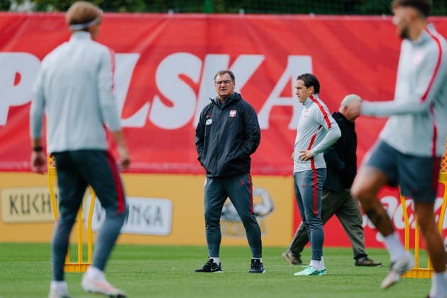 23.09.2026 WARSZAWA - WAWER, BOISKO KS ZWAR MIEDZYLESIE PILKA NOZNA (FOOTBALL) ZGRUPOWANIE REPREZENTACJI POLSKI TRENING REPREZENTACJI POLSKI NZ JAN URBAN SELEKCJONER REPREZENTACJI POLSKI, PIOTR ZIELINSKI FOTO LUKASZ GROCHALA CYFRASPORT NEWSPIX.PL --- newspix.pl LN LIGA NARODOW UEFA PILKA NOZNA SEZON 2026 2027 --- FOOTBALL UEFA NATIONS LEAGUE SEASON 2026 2027 