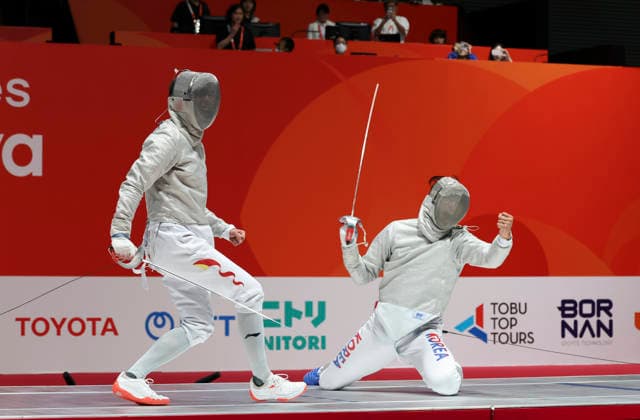(260923) -- TOKYO, Sept. 23, 2026 -- Oh Sanguk (R) of South Korea celebrates as he competes with Shen Chenpeng of China during the men s sabre final at the 20th Asian Games Aichi-Nagoya 2026 in Tokyo, Japan, Sept. 23, 2026. ) (SP)JAPAN-NAGOYA-ASIAN GAMES-FENCING-MEN S SABRE INDIVIDUAL-FINAL YaoxQilin 