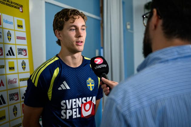 September 23, 2026: Hampus Skoglund of the Swedish men’s national soccer team in the mixed zone after a training session on September 23, 2026 in Stockholm. Photo by Jesper Zerman, BILDBYRAN, code JZ JZ0756: soccer, football, fotball, Nations League, UEFA Nations League, training, practice, Sweden, Sweden A, bbeng  Copyright: JESPERxZERMAN BB260923JZ058