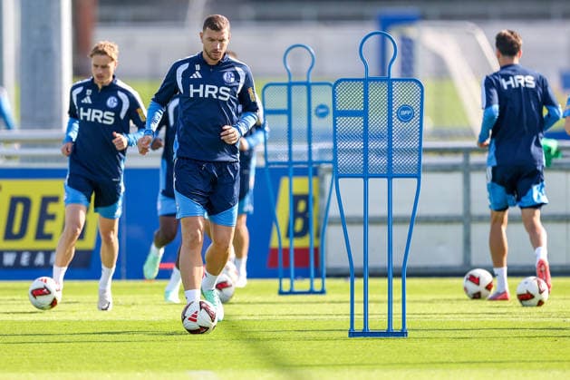 September 23, 2026, Soccer, FC Schalke 04 practice, Edin Dzeko, FC Schalke 04, Gelsenkirchen, FC Schalke 04 training facility, North Rhine-Westphalia, Germany, xRHR, PHOTO YYx Copyright: RHR-FOTOx RHR-FOTO YY