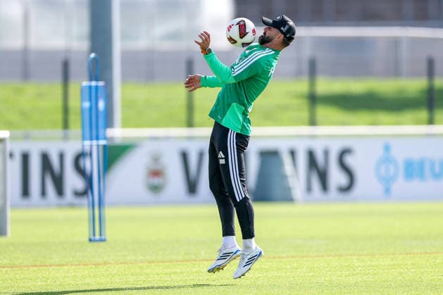 September 23, 2026, Soccer, FC Schalke 04 practice; Coach Miron Muslic; FC Schalke 04 practices with the ball on the training field in Gelsenkirchen; FC Schalke 04 training facility, North Rhine-Westphalia, Germany; xRHR PHOTO YYx Copyright: RHR-FOTOx RHR-FOTO YY