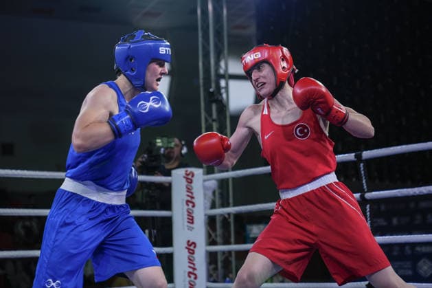 2026 European Boxing Championships SOFIA, BULGARIA - SEPTEMBER 23: Turkish boxer Gizem Ozer (red) competes against Barbora Maxova of the Czech Republic (blue) during their women s 60kg bout at the 2026 European Boxing Championships held at Asics Arena in Sofia, Bulgaria on September 23, 2026. Osmancan Gurdogan Anadolu Sofia Bulgaria. Editorial use only. Please get in touch for any other usage.  Copyright: x2026xAnadoluxOsmancanxGurdoganx