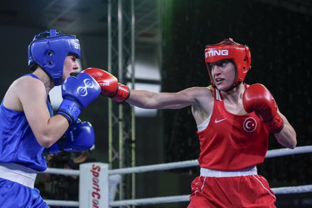 2026 European Boxing Championships SOFIA, BULGARIA - SEPTEMBER 23: Turkish boxer Gizem Ozer (red) competes against Barbora Maxova of the Czech Republic (blue) during their women s 60kg bout at the 2026 European Boxing Championships held at Asics Arena in Sofia, Bulgaria on September 23, 2026. Osmancan Gurdogan Anadolu Sofia Bulgaria. Editorial use only. Please get in touch for any other usage.  Copyright: x2026xAnadoluxOsmancanxGurdoganx