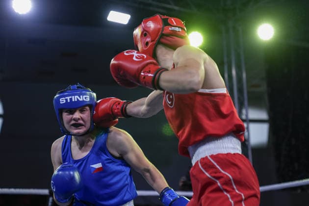2026 European Boxing Championships SOFIA, BULGARIA - SEPTEMBER 23: Turkish boxer Gizem Ozer (red) competes against Barbora Maxova of the Czech Republic (blue) during their women s 60kg bout at the 2026 European Boxing Championships held at Asics Arena in Sofia, Bulgaria on September 23, 2026. Osmancan Gurdogan Anadolu Sofia Bulgaria. Editorial use only. Please get in touch for any other usage.  Copyright: x2026xAnadoluxOsmancanxGurdoganx