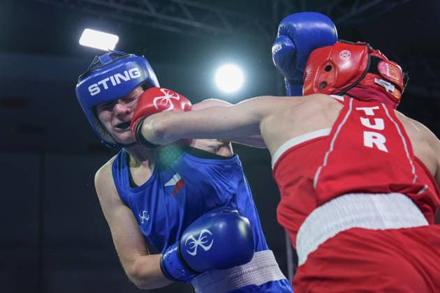 2026 European Boxing Championships SOFIA, BULGARIA - SEPTEMBER 23: Turkish boxer Gizem Ozer (red) competes against Barbora Maxova of the Czech Republic (blue) during their women s 60kg bout at the 2026 European Boxing Championships held at Asics Arena in Sofia, Bulgaria on September 23, 2026. Osmancan Gurdogan Anadolu Sofia Bulgaria. Editorial use only. Please get in touch for any other usage.  Copyright: x2026xAnadoluxOsmancanxGurdoganx