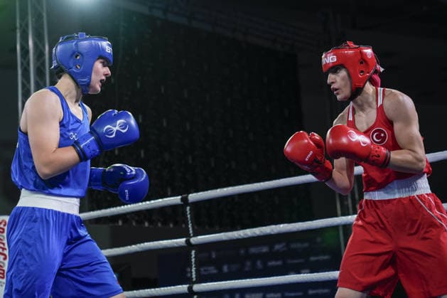 2026 European Boxing Championships SOFIA, BULGARIA - SEPTEMBER 23: Turkish boxer Gizem Ozer (red) competes against Barbora Maxova of the Czech Republic (blue) during their women s 60kg bout at the 2026 European Boxing Championships held at Asics Arena in Sofia, Bulgaria on September 23, 2026. Osmancan Gurdogan Anadolu Sofia Bulgaria. Editorial use only. Please get in touch for any other usage.  Copyright: x2026xAnadoluxOsmancanxGurdoganx