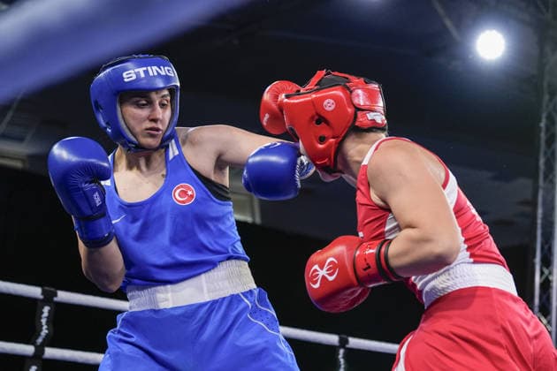 2026 European Boxing Championships SOFIA, BULGARIA - SEPTEMBER 23: Busenaz Surmeneli of Turkiye (blue) in action against Nadezhda Golubeva of Russia (red) during the Women s 70kg category match at the 2026 European Boxing Championships held at the Asics Arena in Sofia, Bulgaria, on September 23, 2026. Osmancan Gurdogan Anadolu Sofia Bulgaria. Editorial use only. Please get in touch for any other usage.  Copyright: x2026xAnadoluxOsmancanxGurdoganx