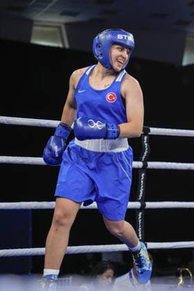 2026 European Boxing Championships SOFIA, BULGARIA - SEPTEMBER 23: Busenaz Surmeneli of Turkiye (blue) in action against Nadezhda Golubeva of Russia (red) during the Women s 70kg category match at the 2026 European Boxing Championships held at the Asics Arena in Sofia, Bulgaria, on September 23, 2026. Osmancan Gurdogan Anadolu Sofia Bulgaria. Editorial use only. Please get in touch for any other usage.  Copyright: x2026xAnadoluxOsmancanxGurdoganx
